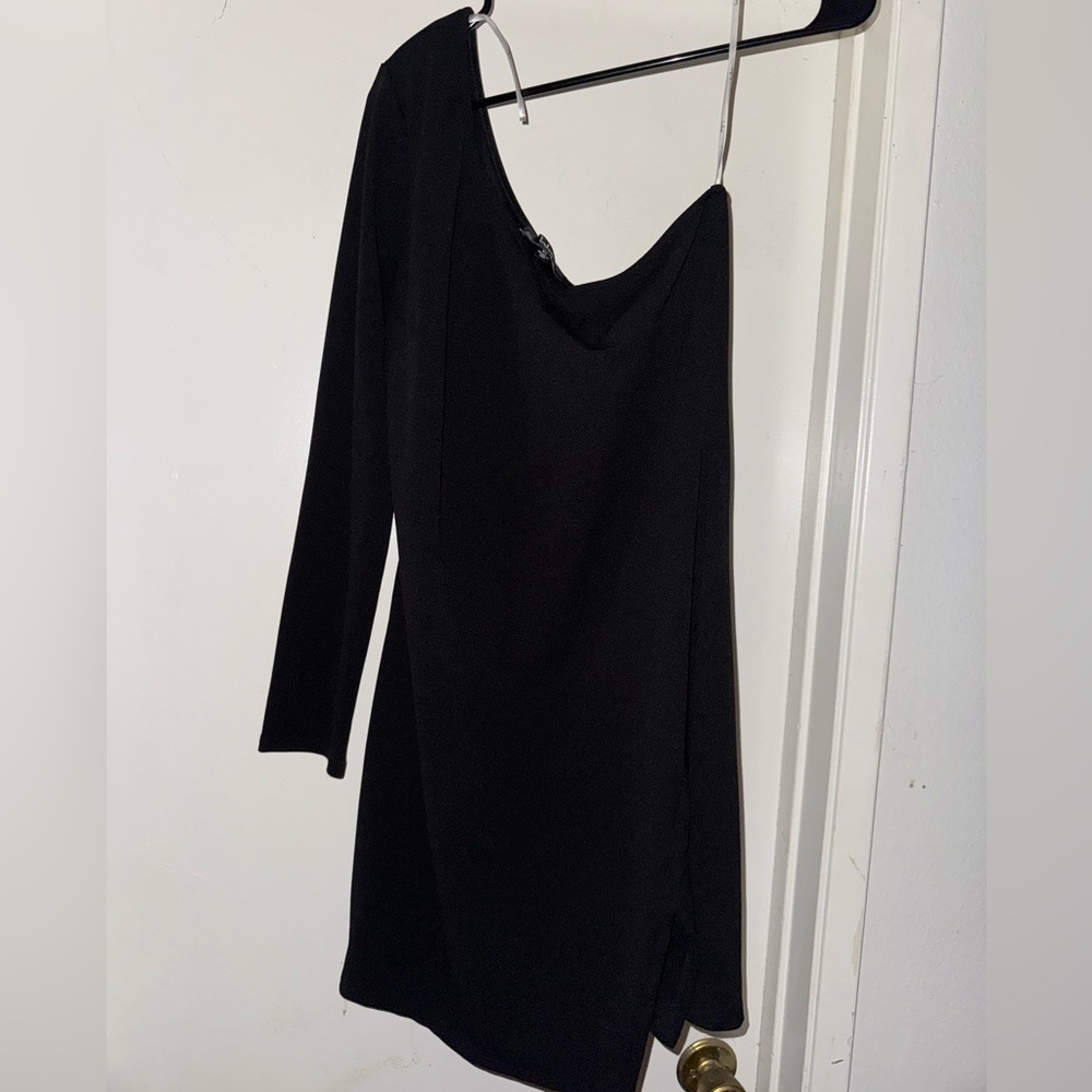 Lulu's Classic Black One-Shoulder Dress